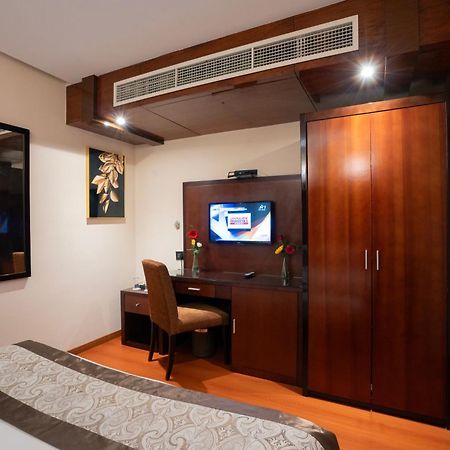 Park Avenue Hotel Nungambakkam Ченнаи Экстерьер фото