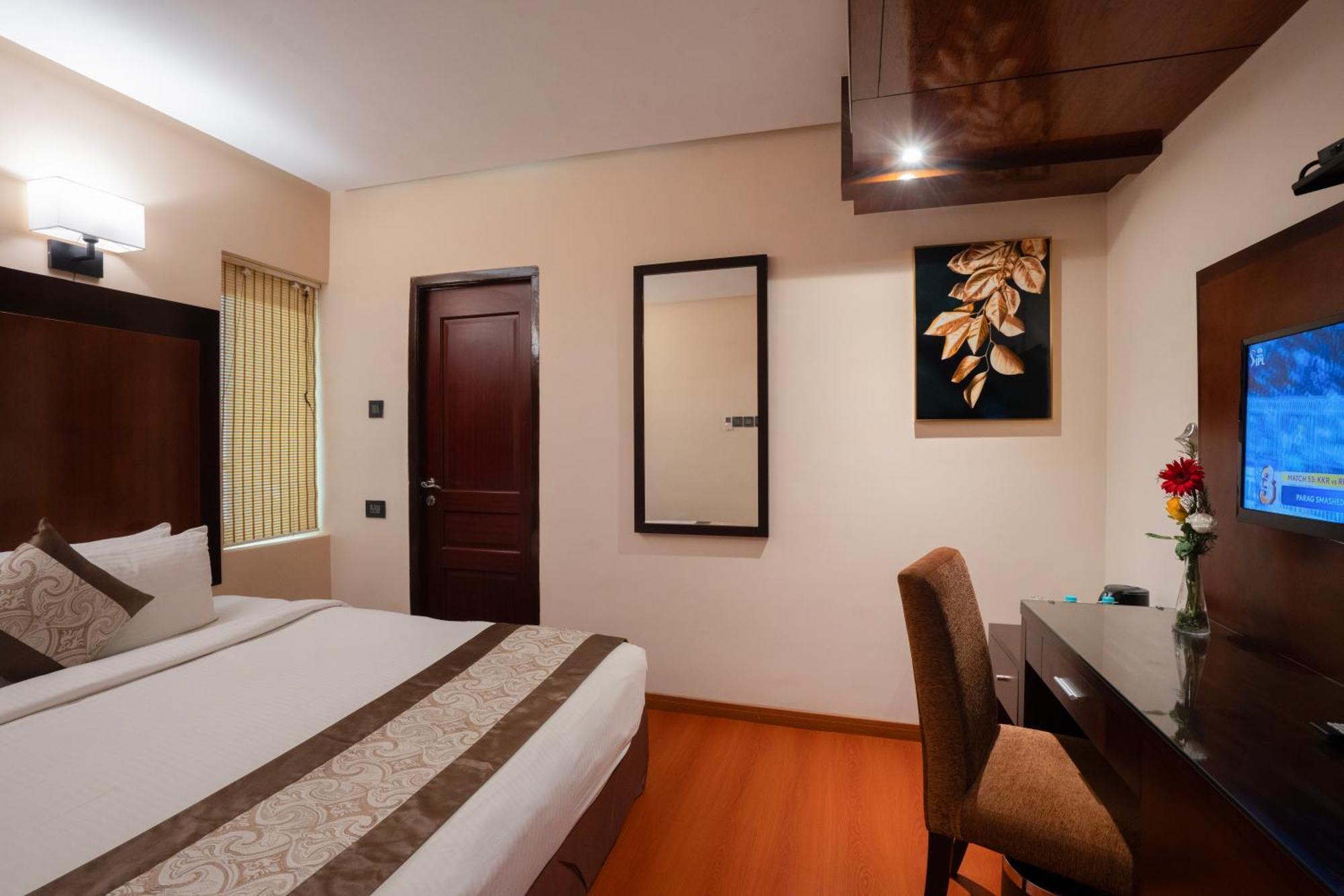 Park Avenue Hotel Nungambakkam Ченнаи Экстерьер фото