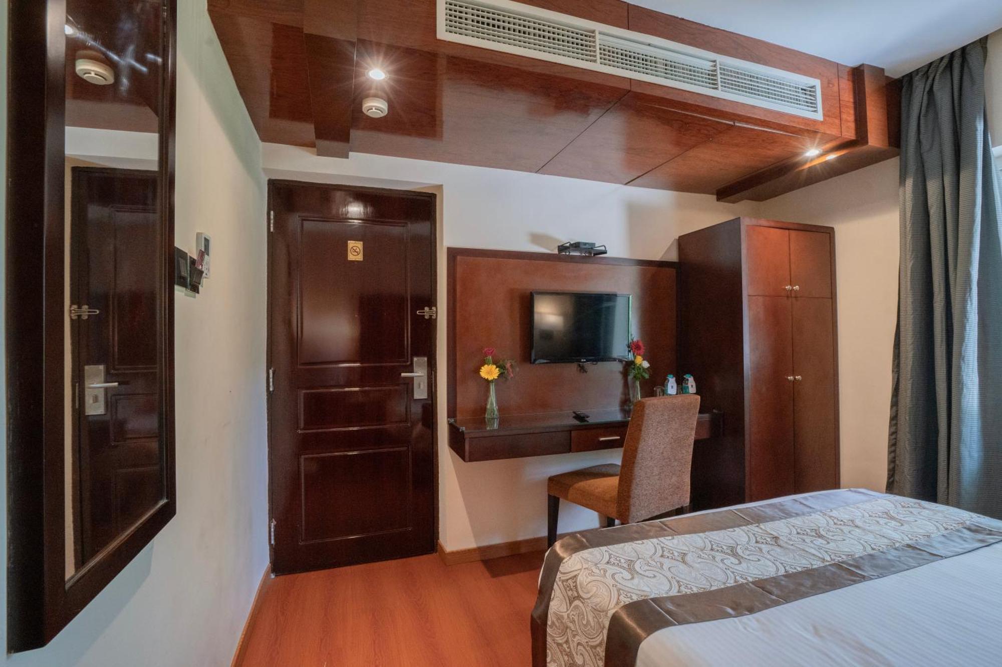 Park Avenue Hotel Nungambakkam Ченнаи Экстерьер фото