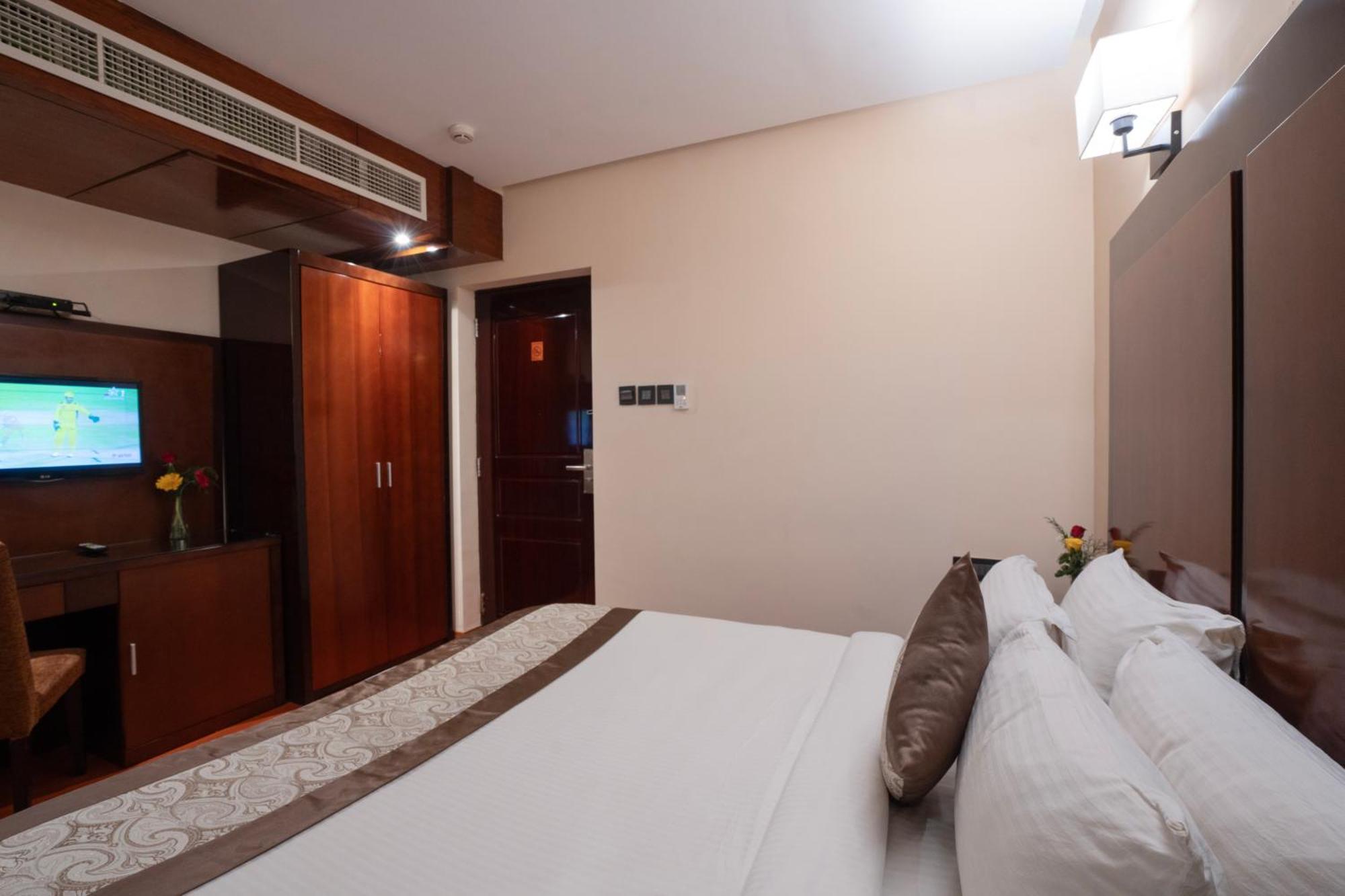 Park Avenue Hotel Nungambakkam Ченнаи Экстерьер фото
