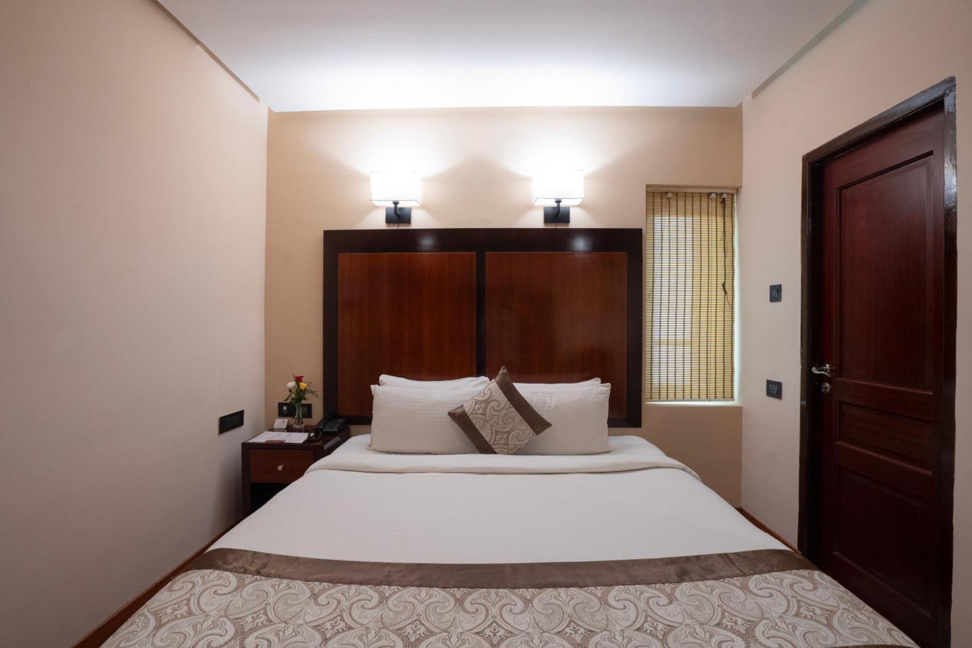 Park Avenue Hotel Nungambakkam Ченнаи Экстерьер фото