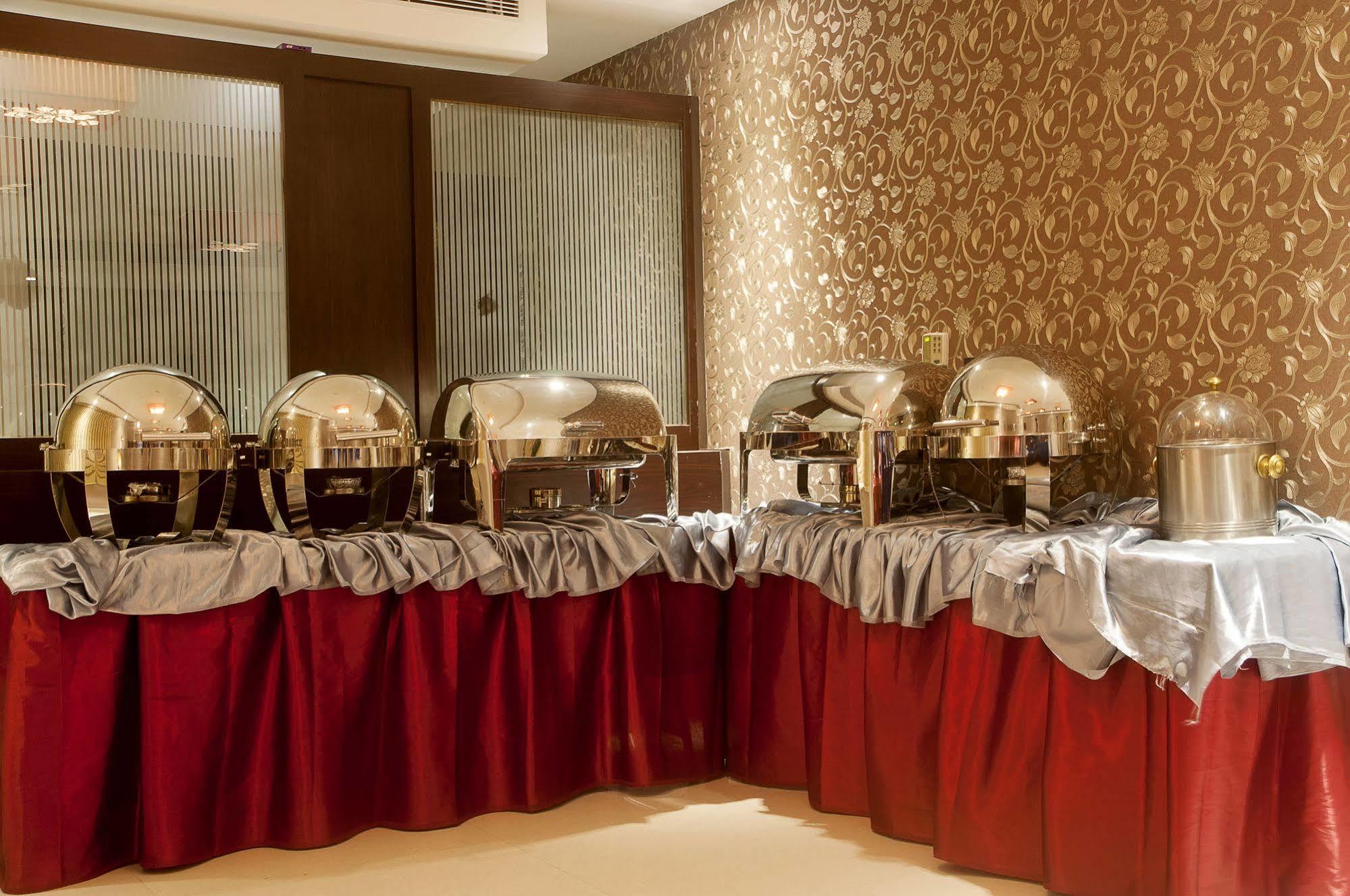 Park Avenue Hotel Nungambakkam Ченнаи Экстерьер фото